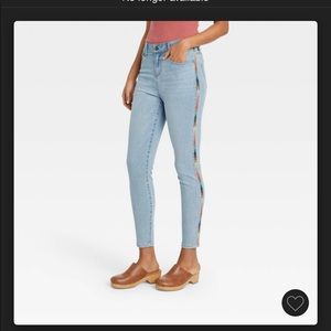 Women's Mid-Rise Embroidered Skinny Jeans - Knox Rose™ Light Wash